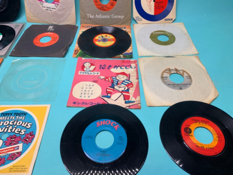 Photo 3 of 803215…. Vinyl 45 rpm records - some vintage, loose, and flimsy/ bendable 
