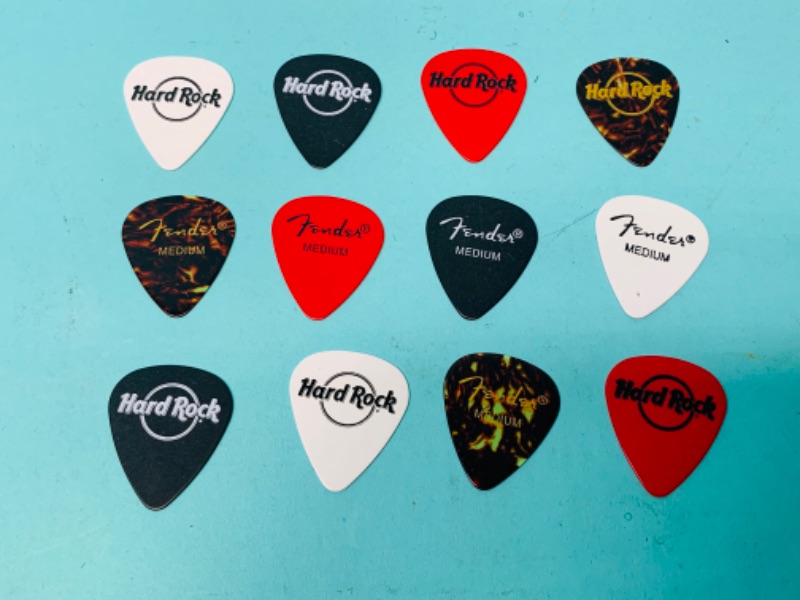 Photo 1 of 803216…12 guitar picks