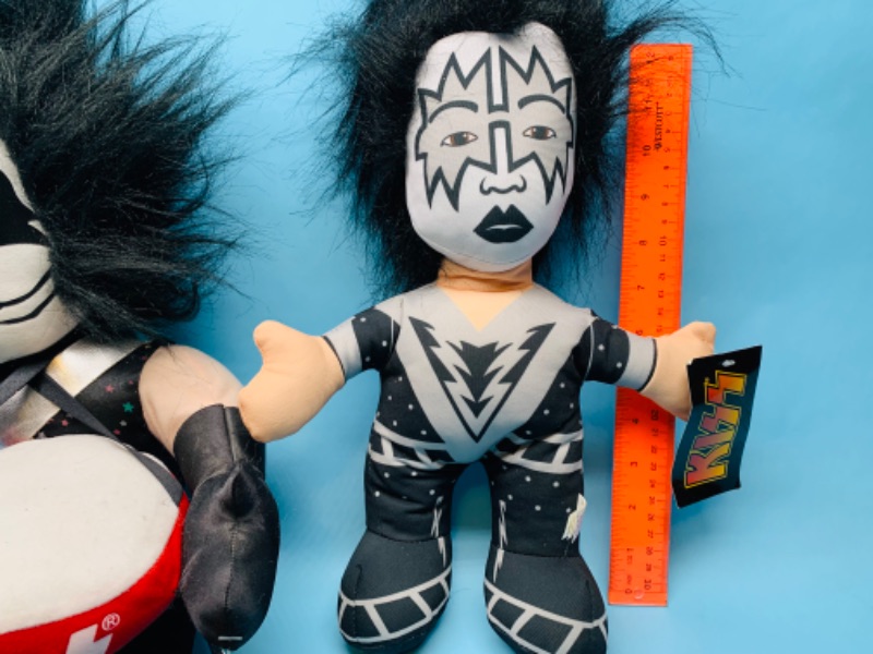 Photo 2 of 803218…2 kiss plushies 