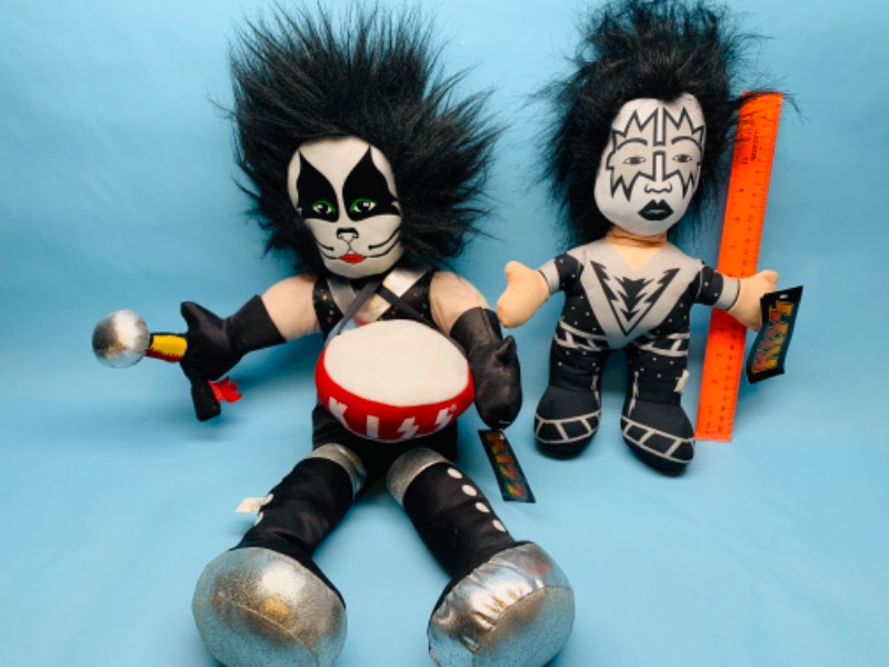 Photo 1 of 803218…2 kiss plushies 