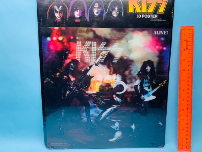 Photo 2 of 803220…sealed kiss 3D poster 