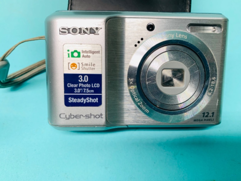 Photo 1 of 803299…3 cameras - no cords 