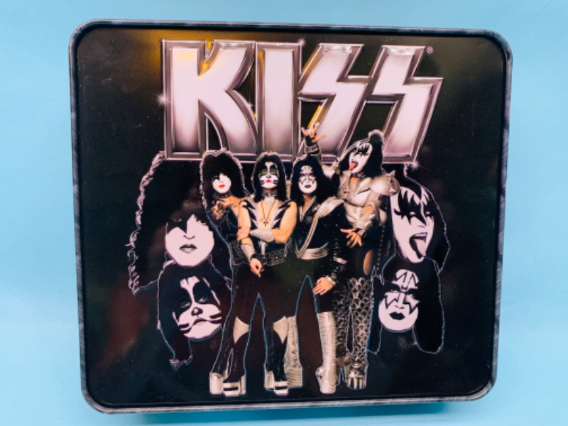 Photo 2 of 803324…kiss Pez limited edition tin