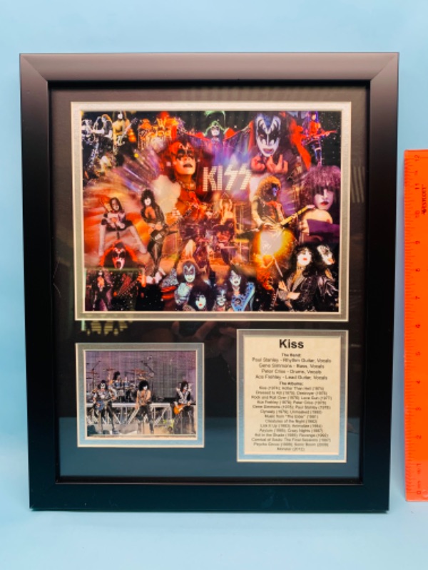 Photo 1 of 803361…15 x 12 kiss plaque 