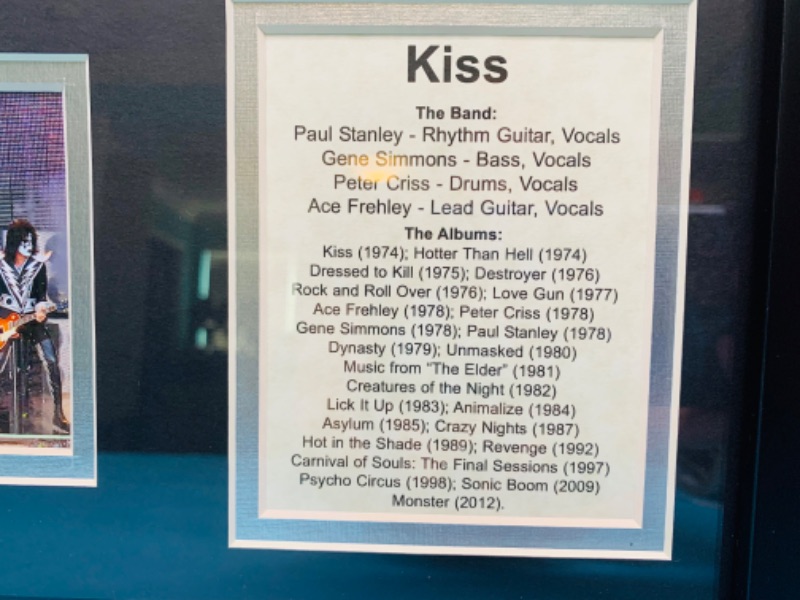 Photo 2 of 803361…15 x 12 kiss plaque 