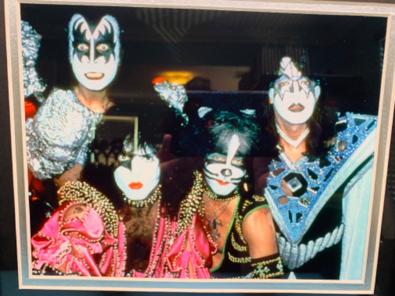 Photo 2 of 803370…15 x 12 kiss plaque 