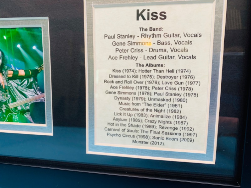 Photo 3 of 803370…15 x 12 kiss plaque 