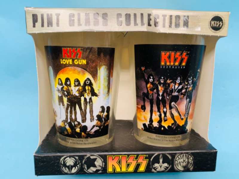 Photo 1 of 803372…kiss collectible pint glasses in original box 