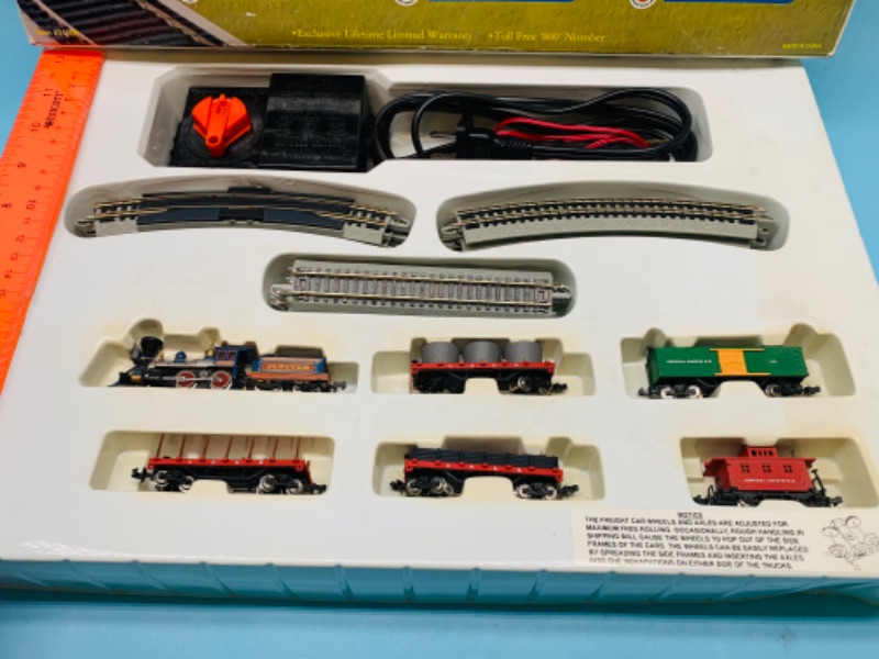 Photo 3 of 803373…small bachmann train set in box