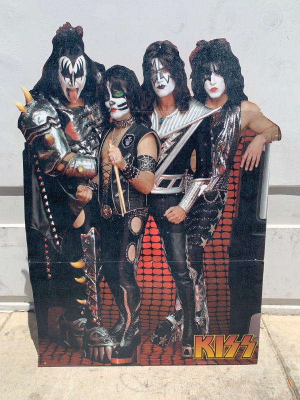 Photo 4 of 803425…large life size 5 foot 3 inch kiss stand alone display 