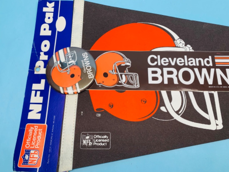 Photo 3 of 803448…vintage nfl pro pak cleavland brown’s pennant, pin, and bumper sticker 