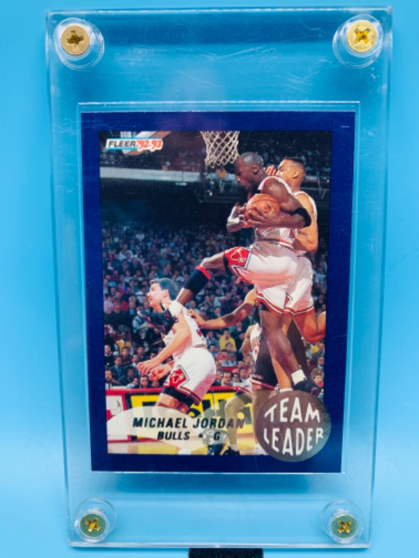 Photo 1 of 803456…fleer Michael Jordan team leader card #4 in hard plastic case 1992-93