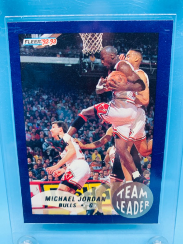 Photo 3 of 803456…fleer Michael Jordan team leader card #4 in hard plastic case 1992-93