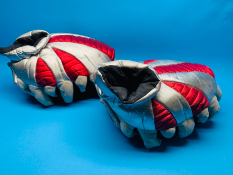 Photo 3 of 803711…kiss gene Simmons slippers- rip inside one