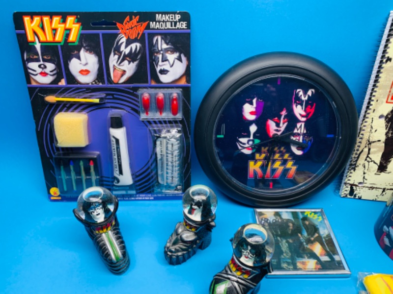 Photo 2 of 803712…kiss collectibles 