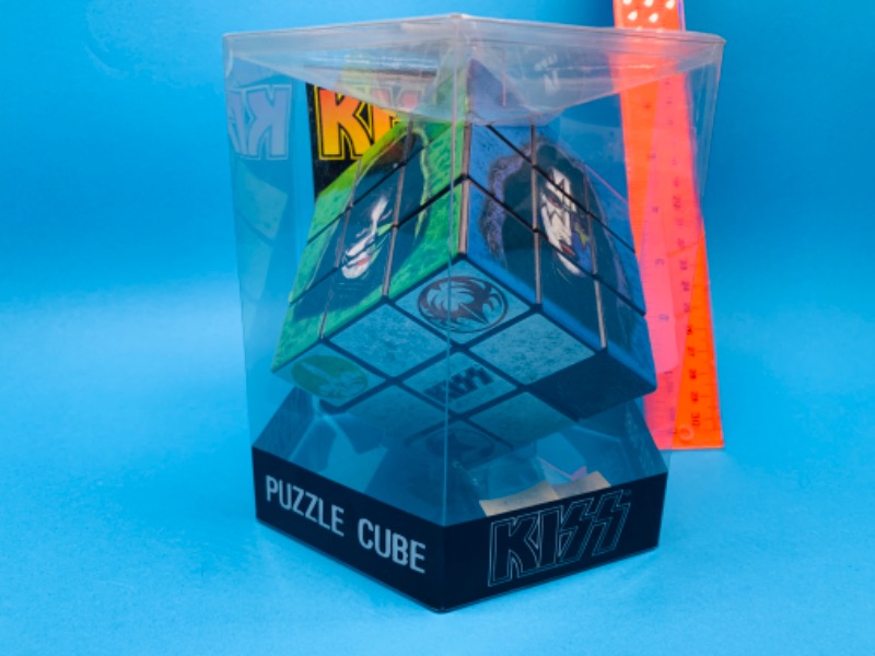 Photo 1 of 803718…kiss puzzle cube in package 