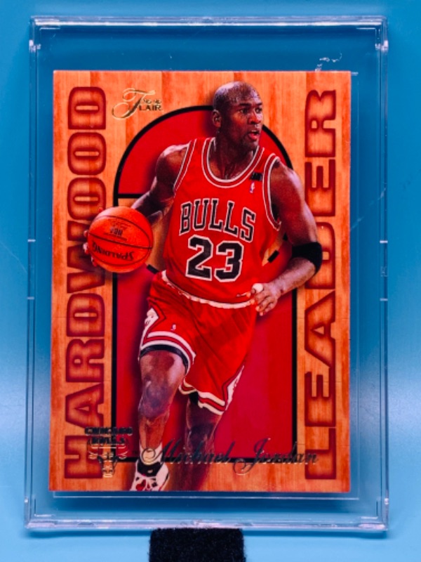 Photo 1 of 803815…flair hardwood leaders Michael Jordan card 4 in hard plastic case