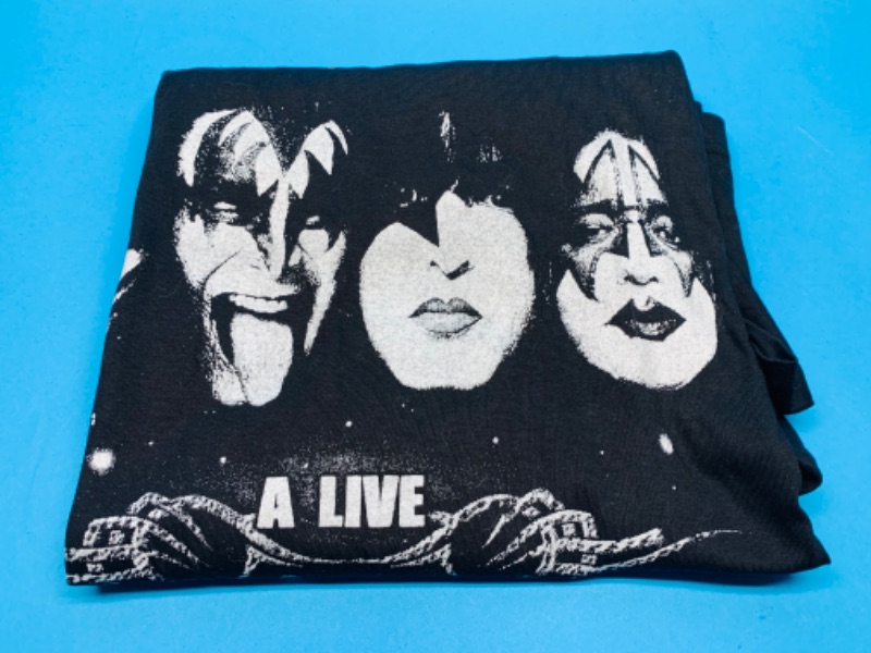 Photo 1 of 803948…size large kiss t-shirt 