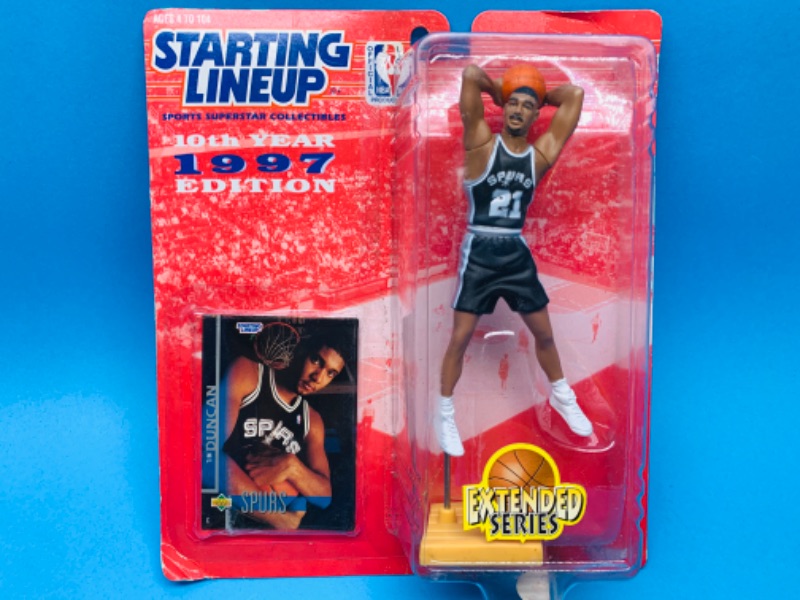 Photo 1 of 803965…1997 starting lineup rookie Tim Duncan figure an original package