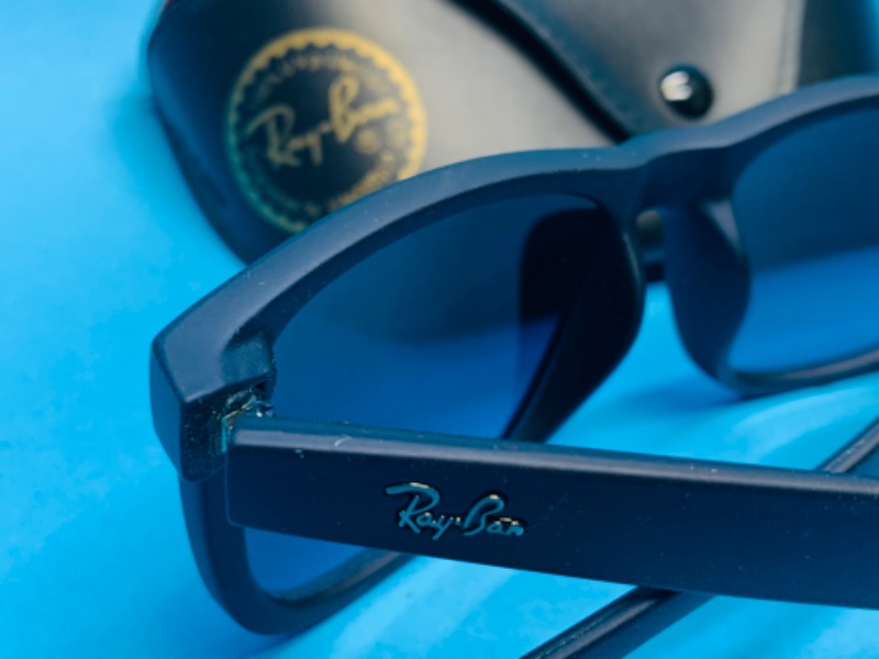 Photo 2 of 804115…rayban sunglasses with case 