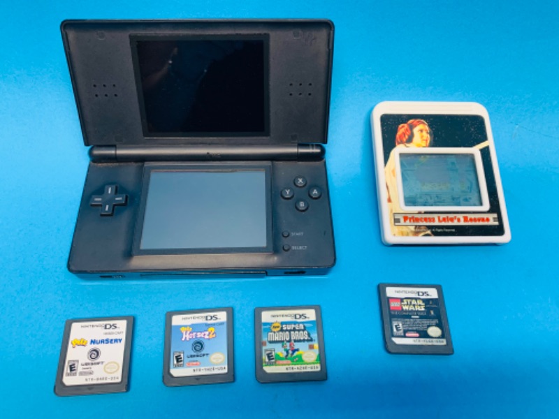 Photo 1 of 804120…vintage Star Wars game cartridge, Nintendo games and DS - no cords 