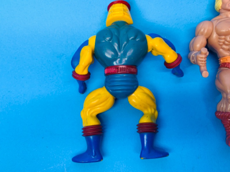 Photo 2 of 804121…vintage he-man masters of the universe figures- no arm broke leg 