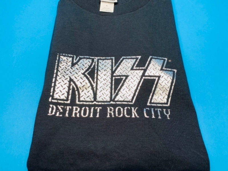 Photo 1 of 804203…size xl kiss t-shirt 