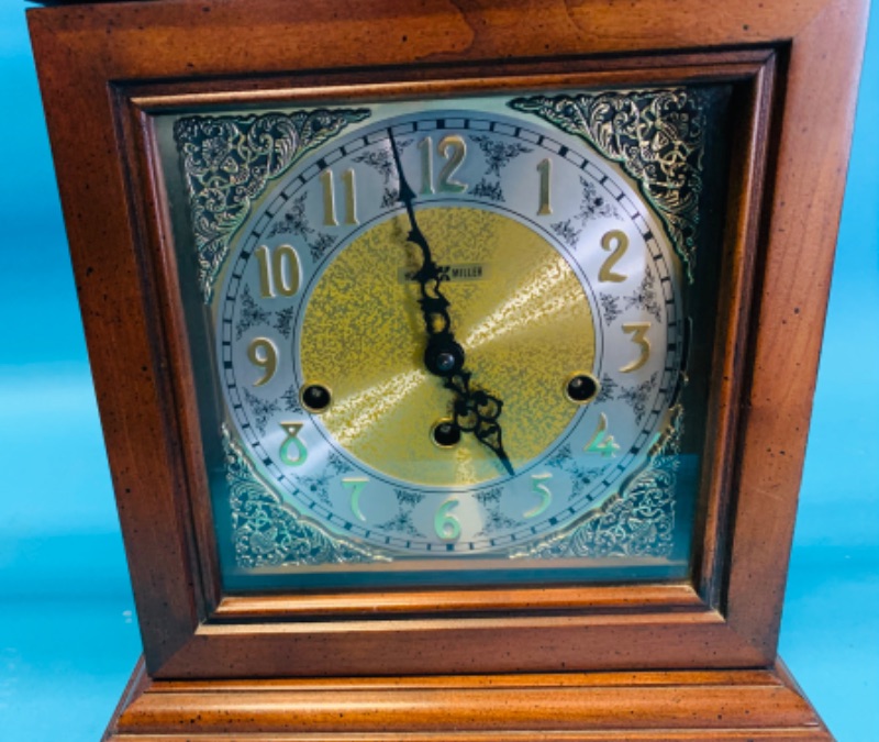 Photo 2 of 804350…excellent condition vintage Howard Miller mantle clock - second hand was removed but can easily be put back again if you prefer having a second hand - just oil gears and wind 10 x 15 