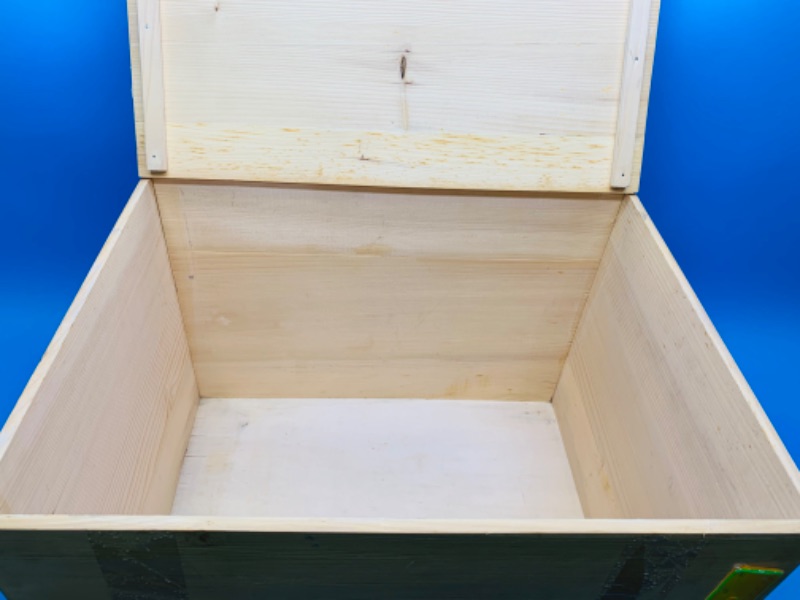 Photo 2 of 804417…20 x 15 x 14 h wood box- lid sets on top not hinged 