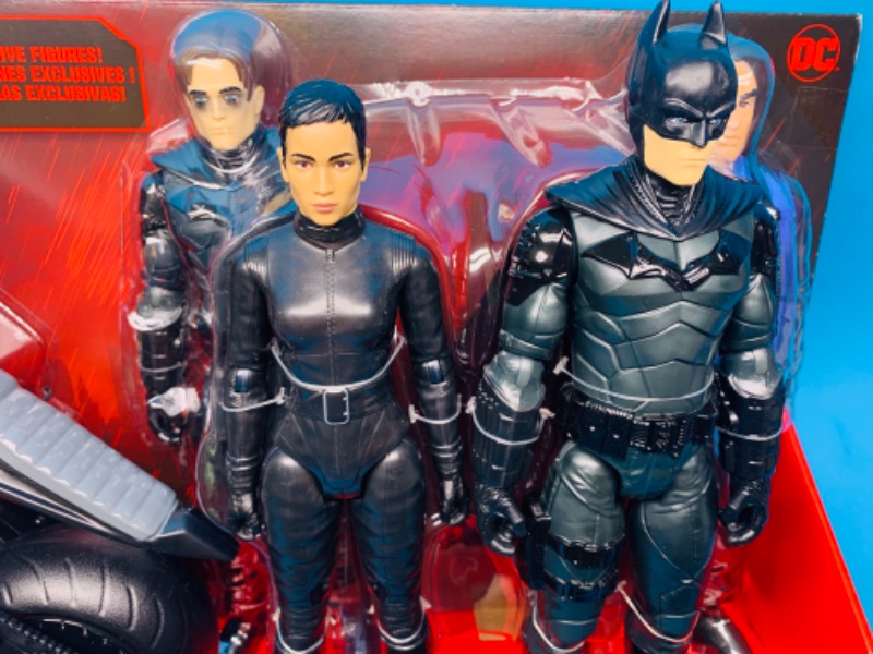 Photo 2 of 804555… the Batman Xlarge batcycle and four 12” action figures in original package 