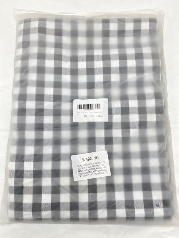 Photo 3 of  60" X 102"  Plaid Rectangle Tablecloth,Flannel Backing for Picnic, Party NEW 