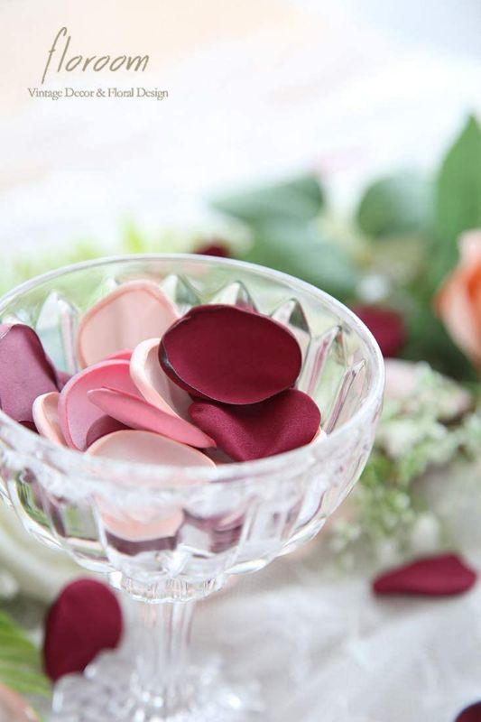 Photo 2 of 600pcs Silk Rose Petals Burgundy Maroon Flower Petals for Wedding Flower Girl Basket Aisle Scatter Dinner Table Centerpieces Party Confetti Bridal Home Decor NEW 