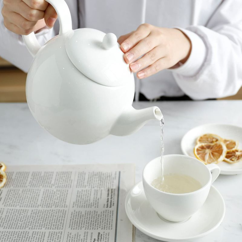 Photo 2 of Sweese 220.101 Porcelain Teapot, 40 Ounce Tea Pot - Large Enough for 5 Cups, White NEW 
