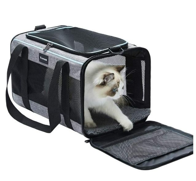 Photo 1 of Vceoa Carriers Soft-Sided Pet Carrier for Cats NEW 