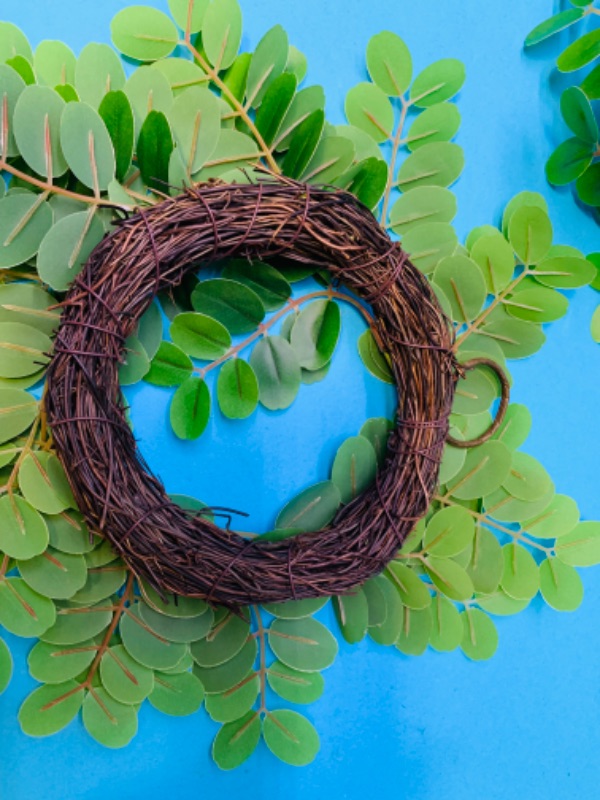 Photo 1 of 825338…8 small wreaths
