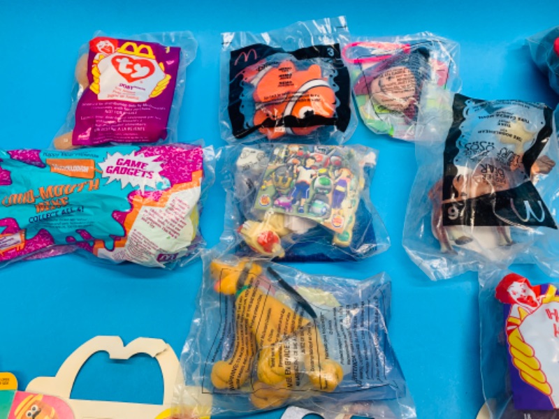 Photo 4 of 826216…15 vintage fast food happy meal toys in sealed bags 