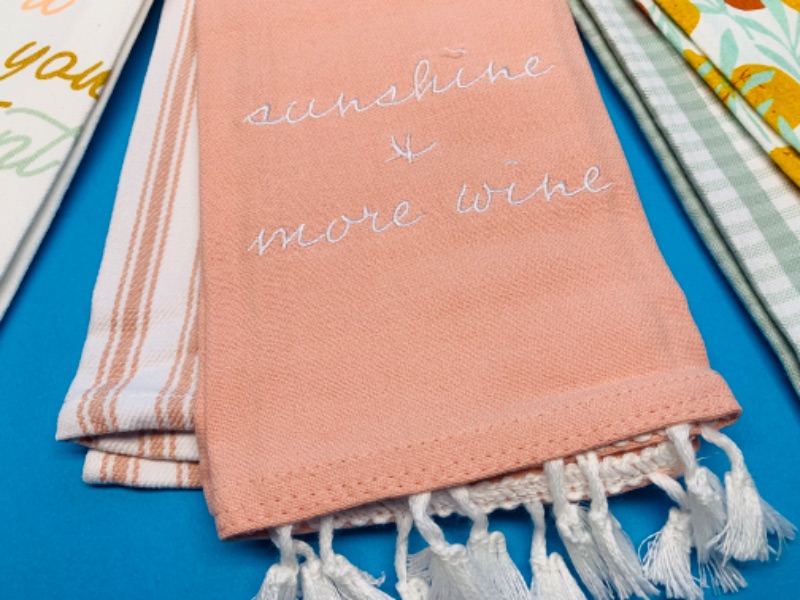 Photo 1 of 826680… 6 dish towels 