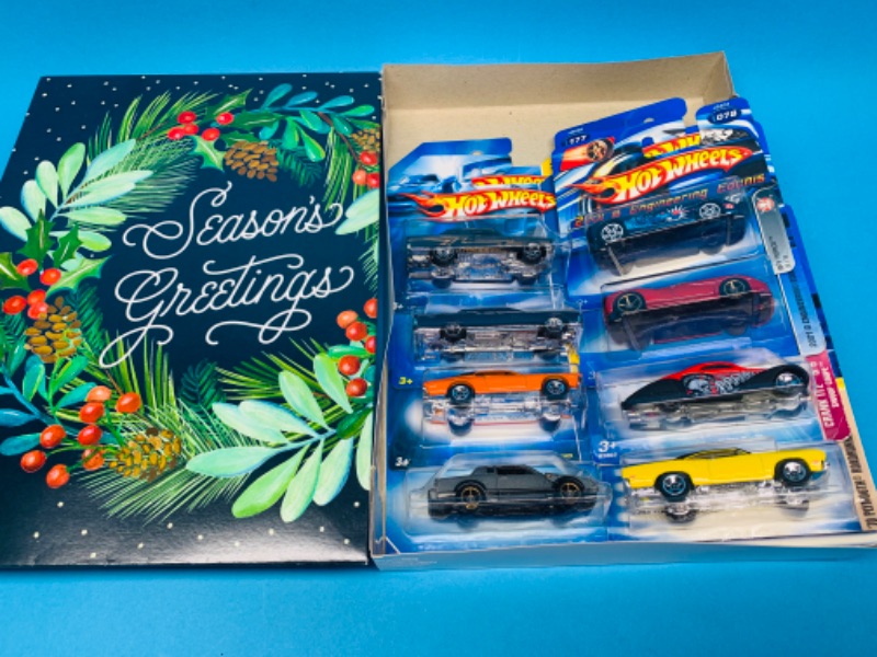 Photo 2 of 827309… 8  hot wheels die cast cars in gift box 
