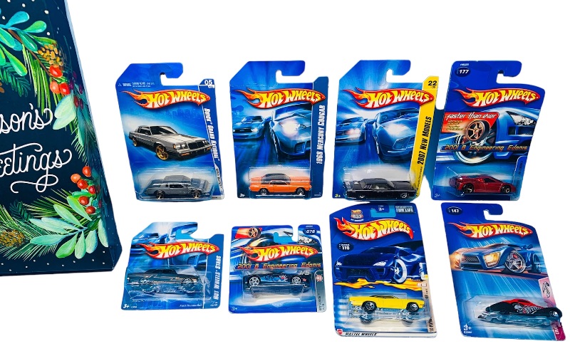 Photo 1 of 827309… 8  hot wheels die cast cars in gift box 