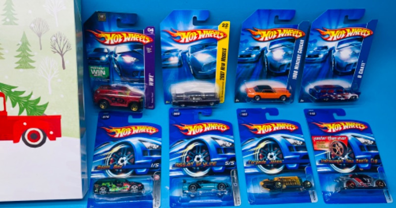 Photo 1 of 827310… 8  hot wheels die cast cars in gift box 