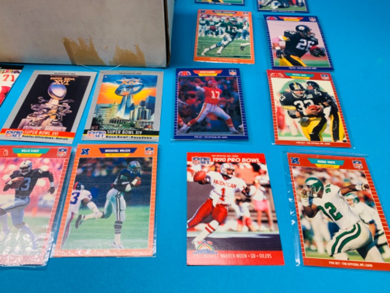 Photo 4 of 827340…2800+ misc football trading cards in box 