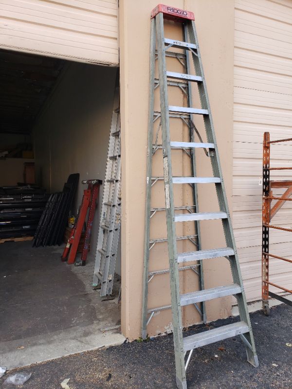 Photo 1 of RIDGID FIBERGLASS 10 foot ladder