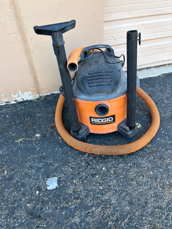 Photo 1 of 6 gallon ridgid shop vac works good hose is missing connector 