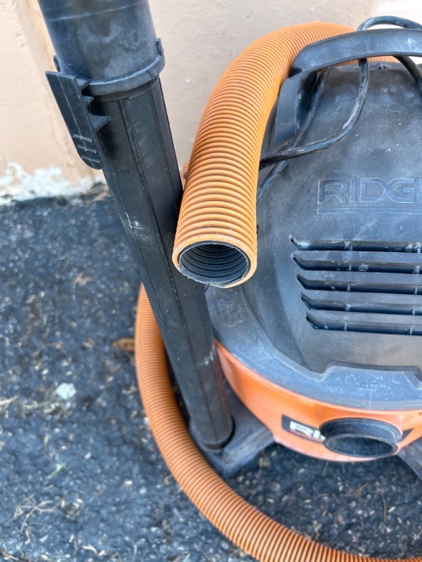 Photo 2 of 6 gallon ridgid shop vac works good hose is missing connector 