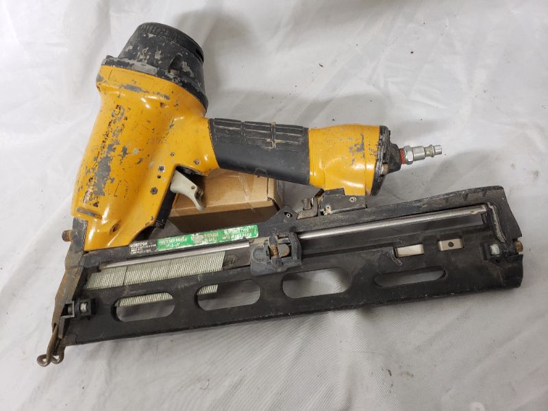 Photo 1 of BOSTITCH N62FN INDUSTRIAL OIL FREE ANGLED FINISH NAILER 1"-2.5"