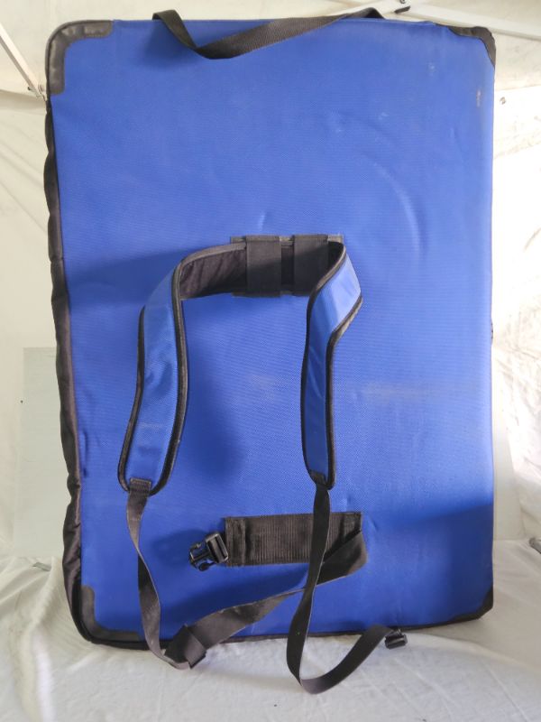 Photo 3 of Metolius backpack crash pad Open size: 36" x 48" x 4" (91.4 cm x 121.9 cm x 10.2 cm)
Folded size: 36" x 26" x 8" (91.4 cm x 66 cm x 20.3 cm)
Weight: 9 lbs. (4 kg)We've made the best selling crash pad in the USA even better! Redesigned flap closure system 