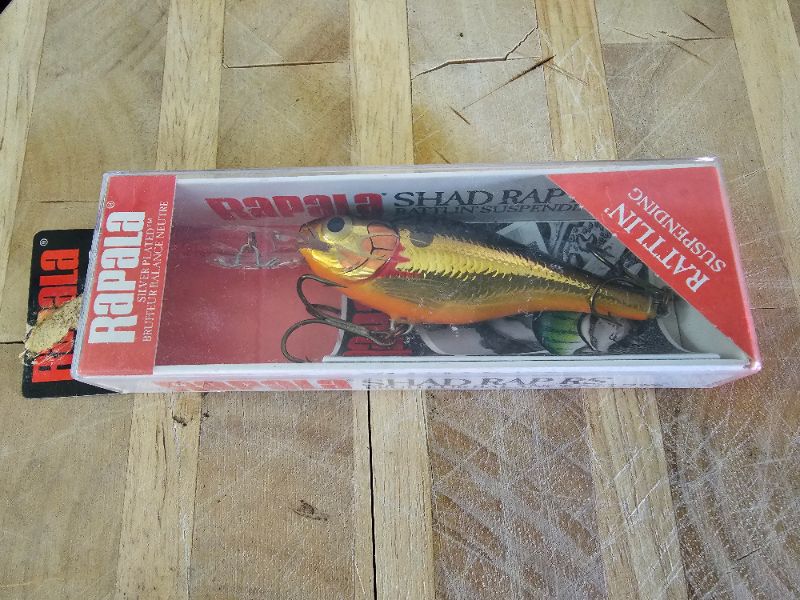 Photo 1 of Rapala Shad Rap RS Bruiteur Balance Neutre
Rattlin' Suspending Balance Neutre
2 2/3" 7/16 oz
SRRS-7 SG 
Gold Dore