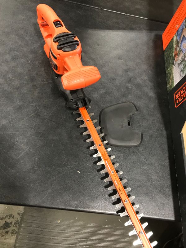 Photo 2 of Black & Decker Beht150 17 in. Electric Hedge Trimmer