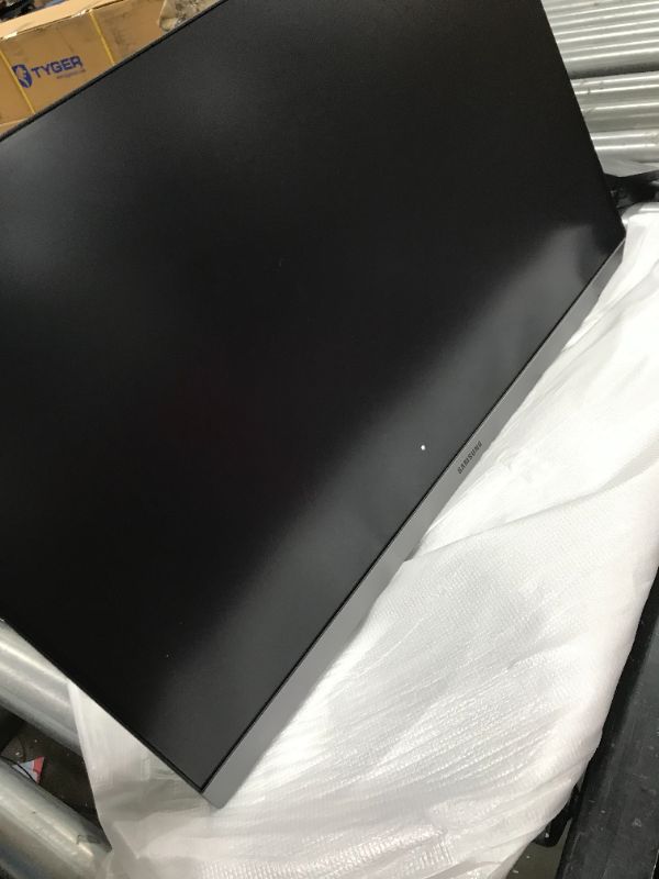 Photo 1 of SAMSUNG 24" Class Flat IPS 1,920 x 1,080 - LS24R350FHNXZA
