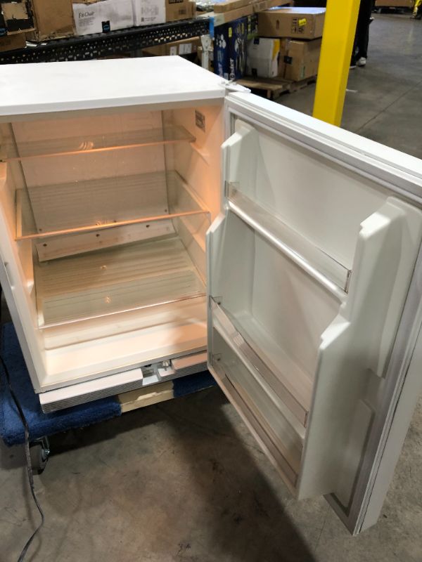 Photo 2 of uline household fridge white 75r